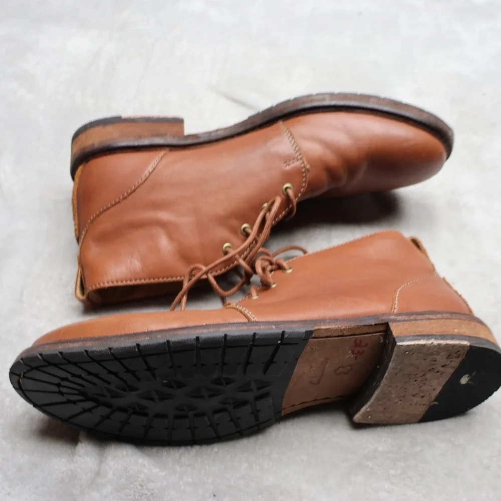 Clarks these brown